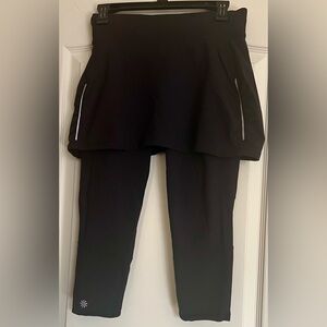ATHLETA
SIZE SMALL
CAPRI/SKORT
EXCELLENT CONDITION